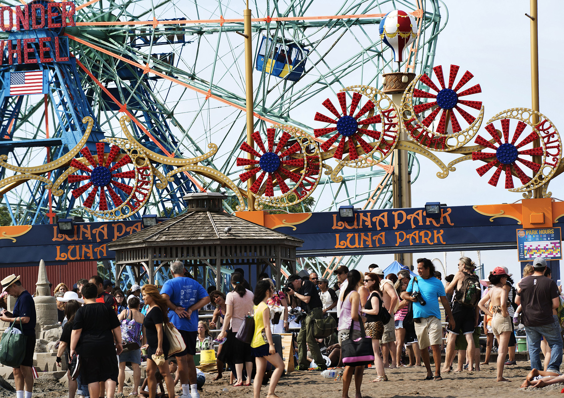 William Klein - William Klein + Brooklyn - Howard Greenberg Gallery - 2015