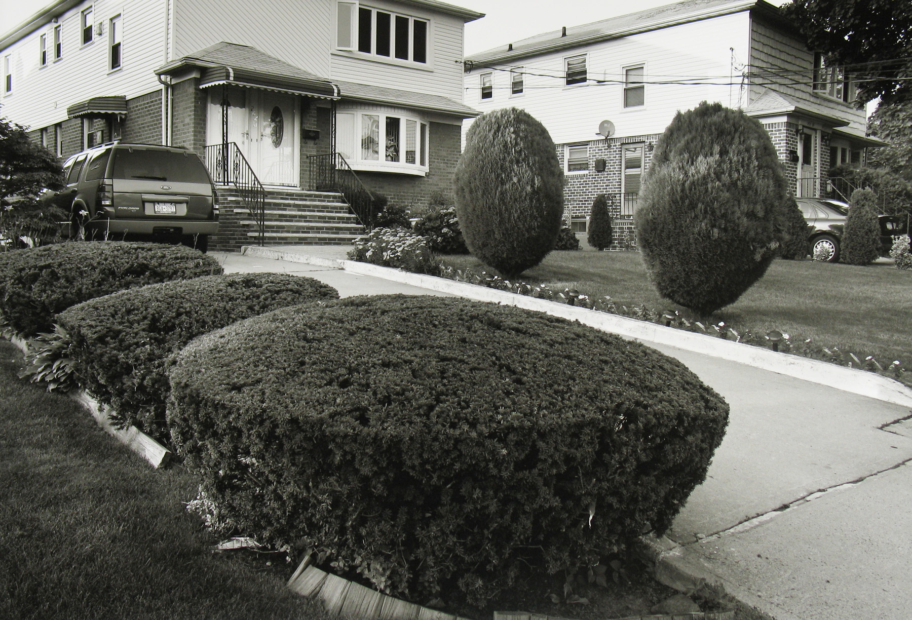 Frank Gohlke: Queens 2008 Howard Greenberg Gallery