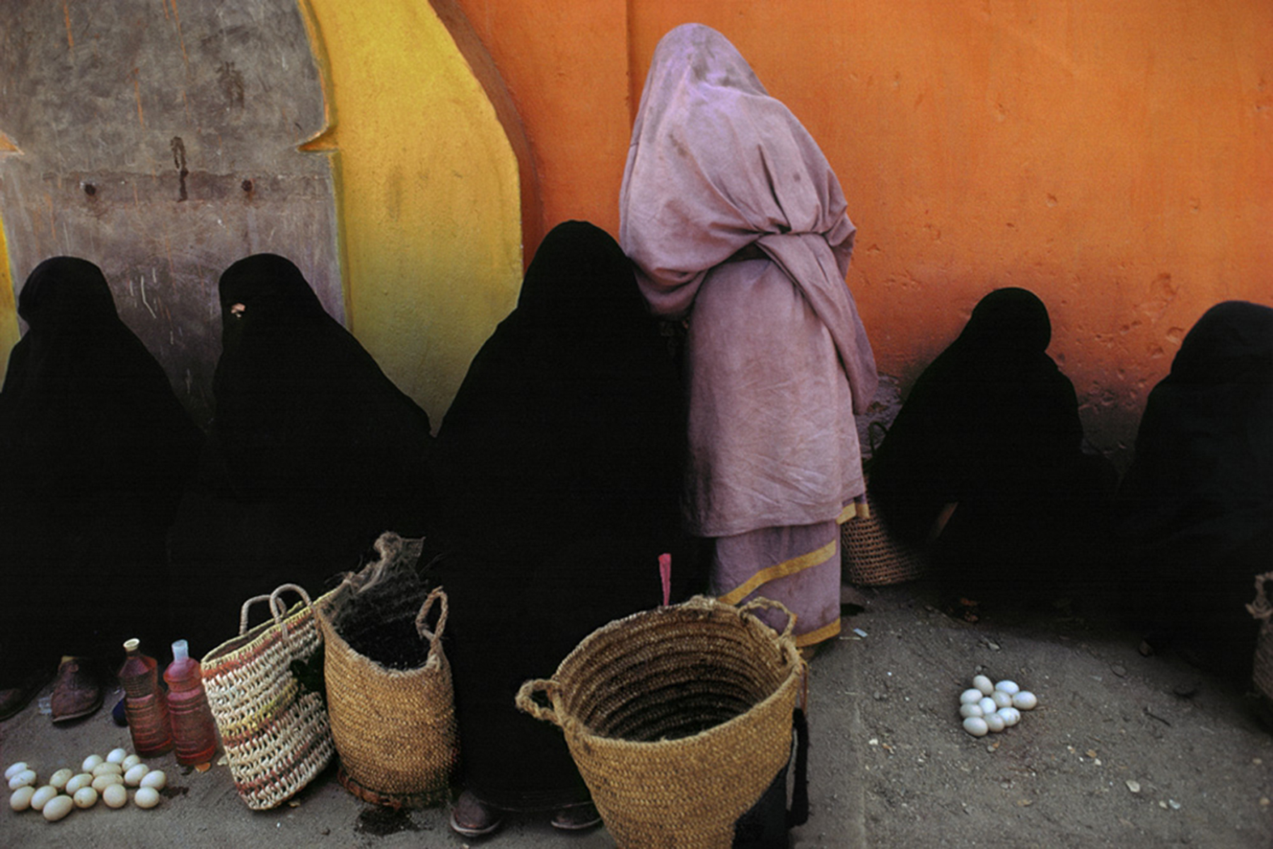 Harry Gruyaert, Calcutta, India, 2001, Howard Greenberg Gallery, 2019