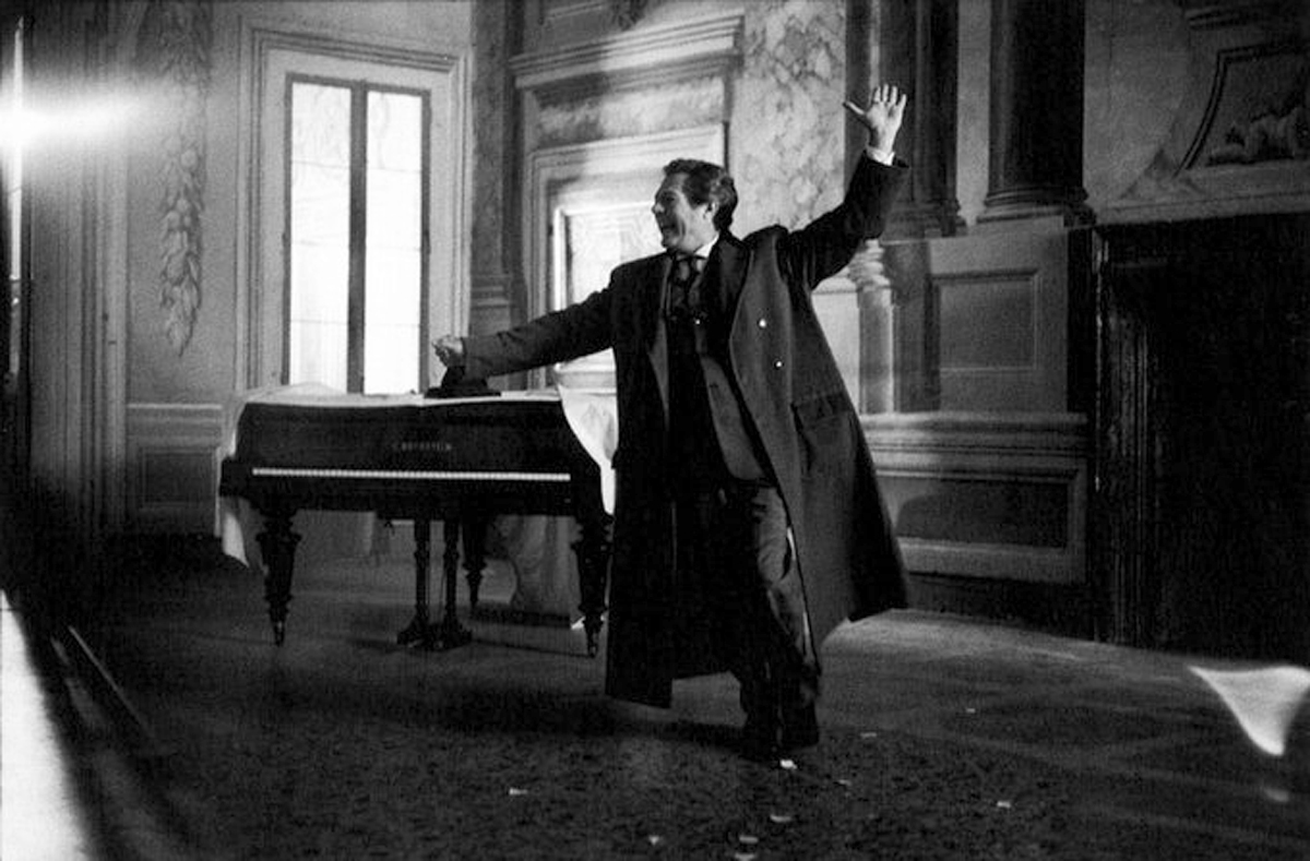 Beyond Words: Photography in the New Yorker 2011 Howard Greenberg Gallery