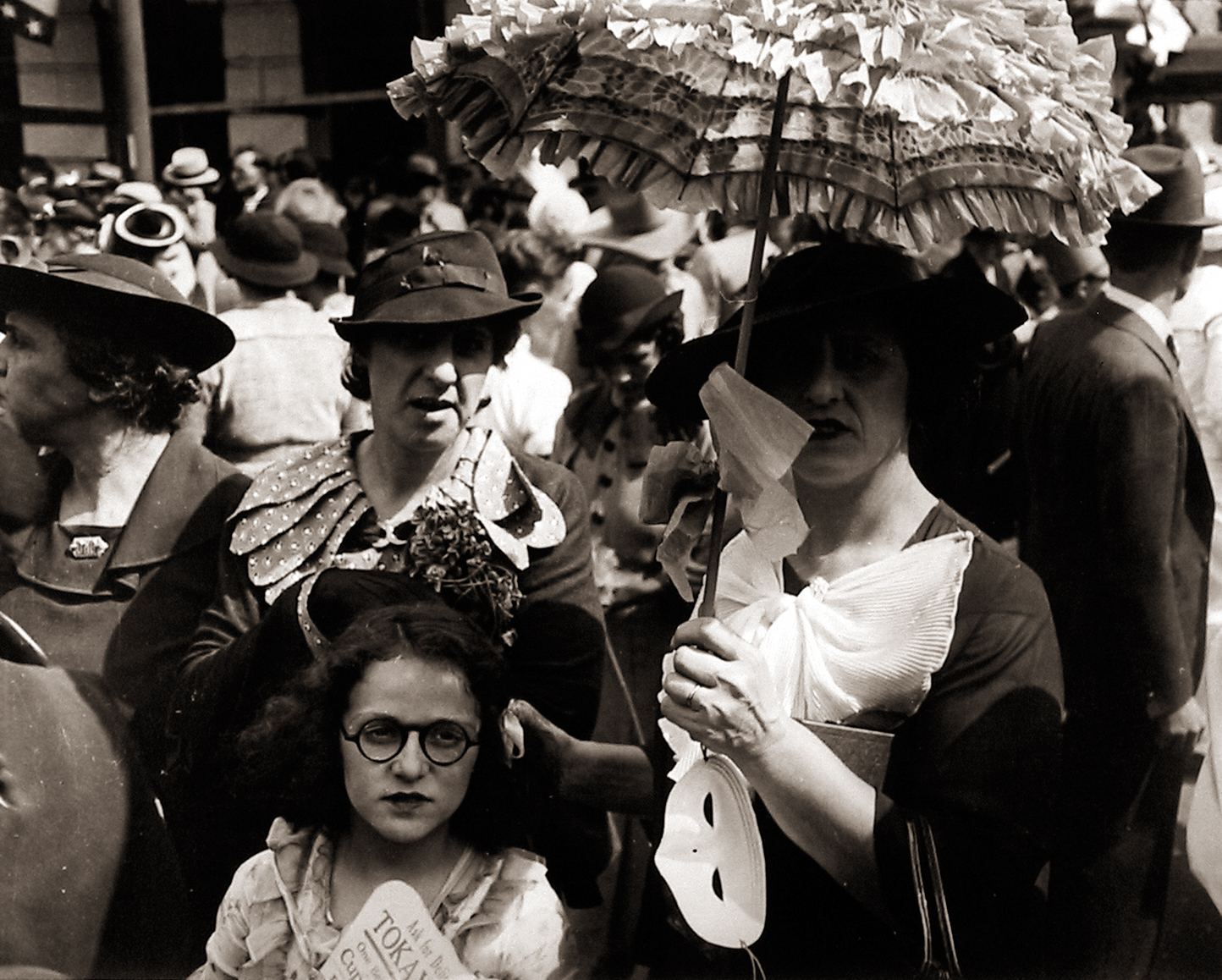 Walker Evans and His Early Circle 2004 Howard Greenberg Gallery
