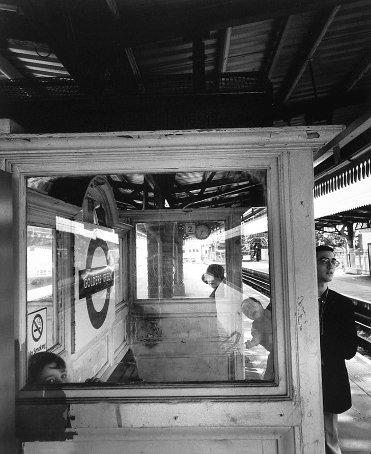 Frédéric Brenner: Exile at Home - Golders Green, London, England, 1997 - Howard Greenberg Gallery