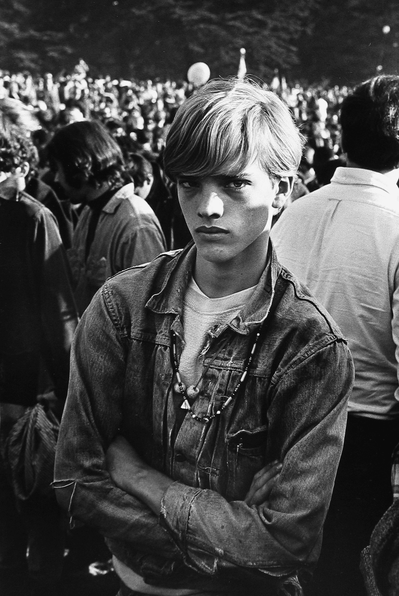 Right of Passage: Youth Culture from Mid-Century 2006 howard greenberg gallery