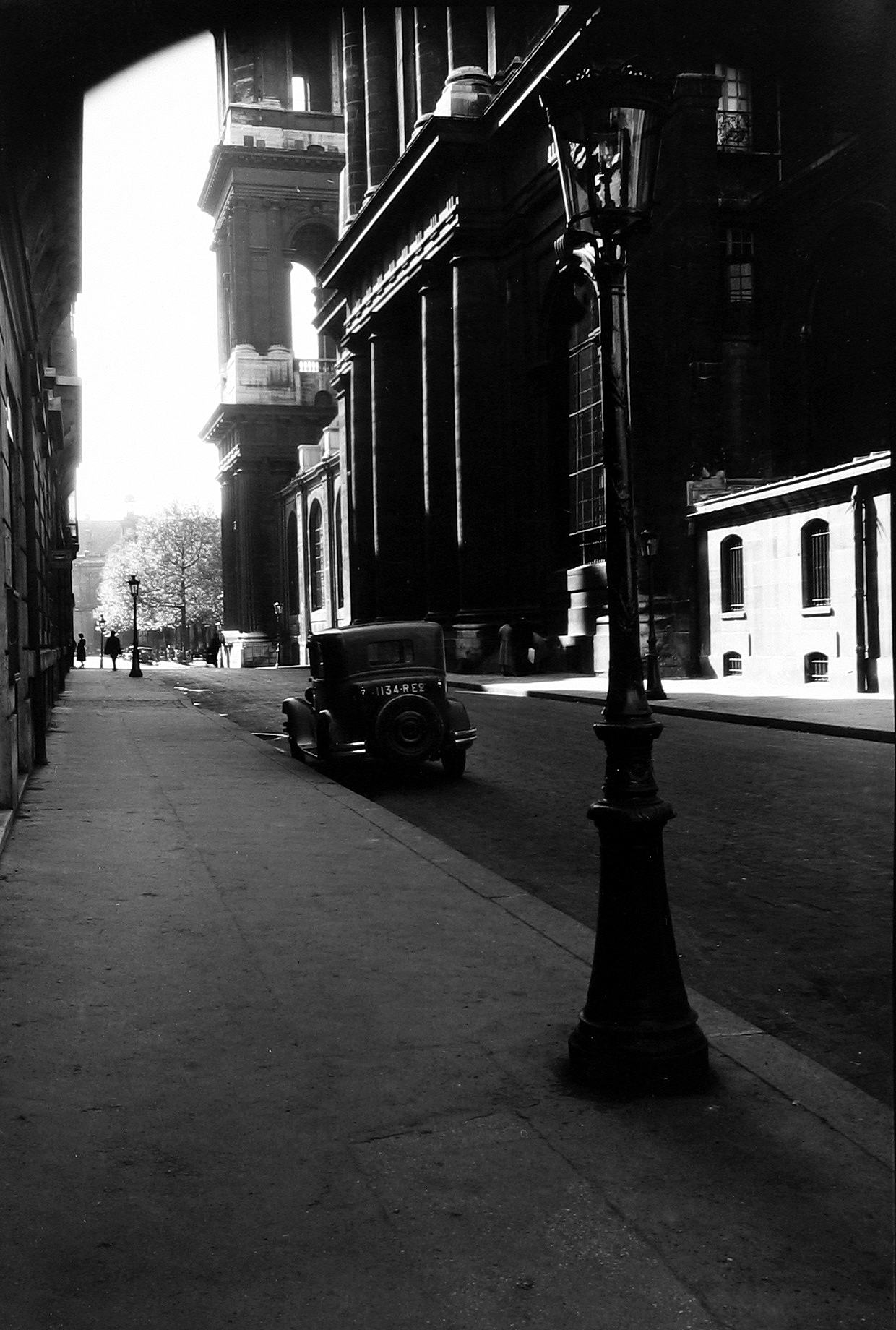 George Platt Lynes: Young Modernist c.1928 2005 howard greenberg gallery