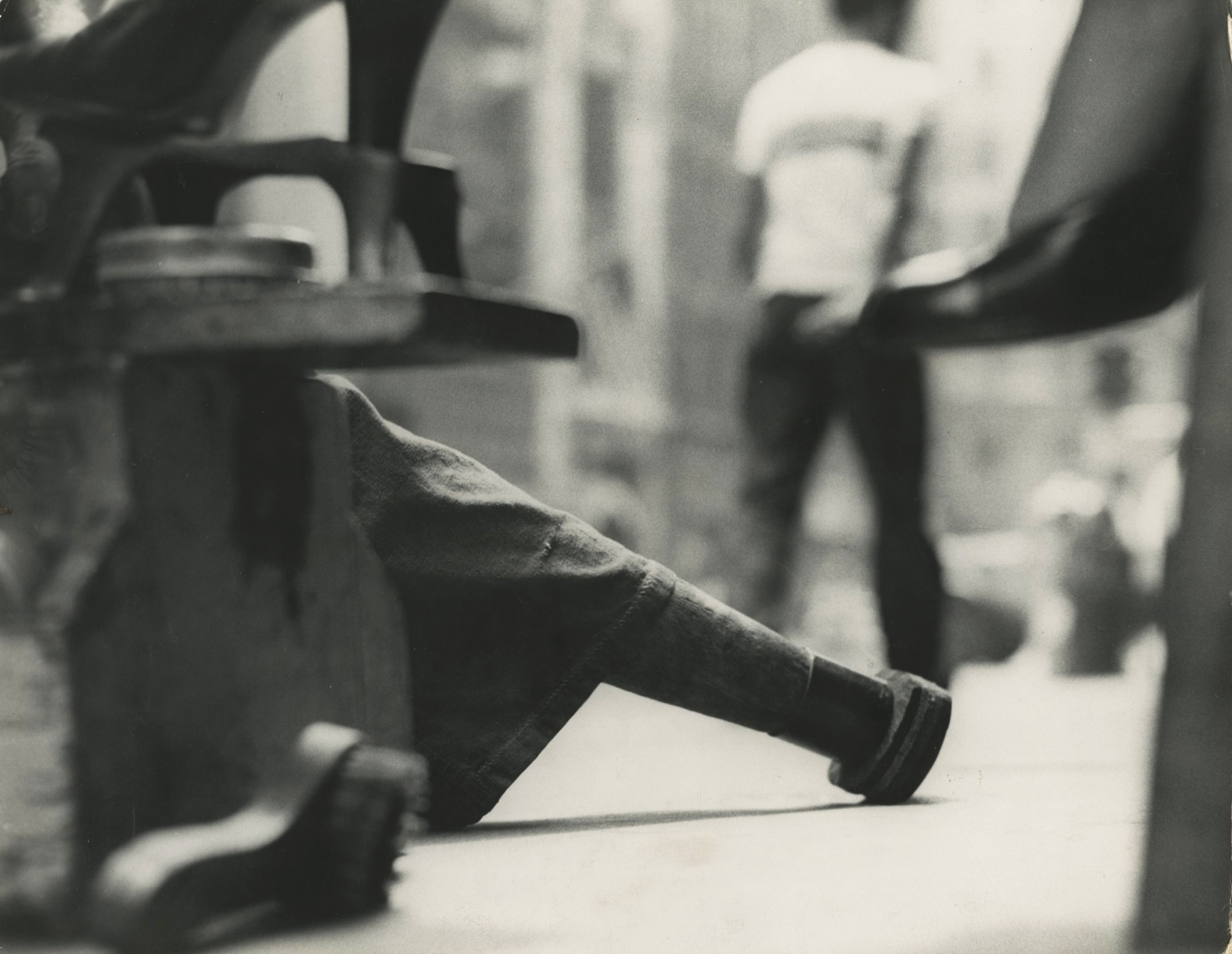 Saul Leiter - Howard Greenberg Gallery - Early Black and White - 2014