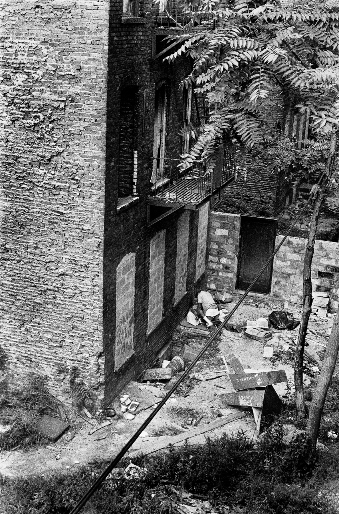 Ken Schles - INVISIBLE CITY / NIGHT WALK 1983-1989 - Howard Greenberg Gallery - 2015