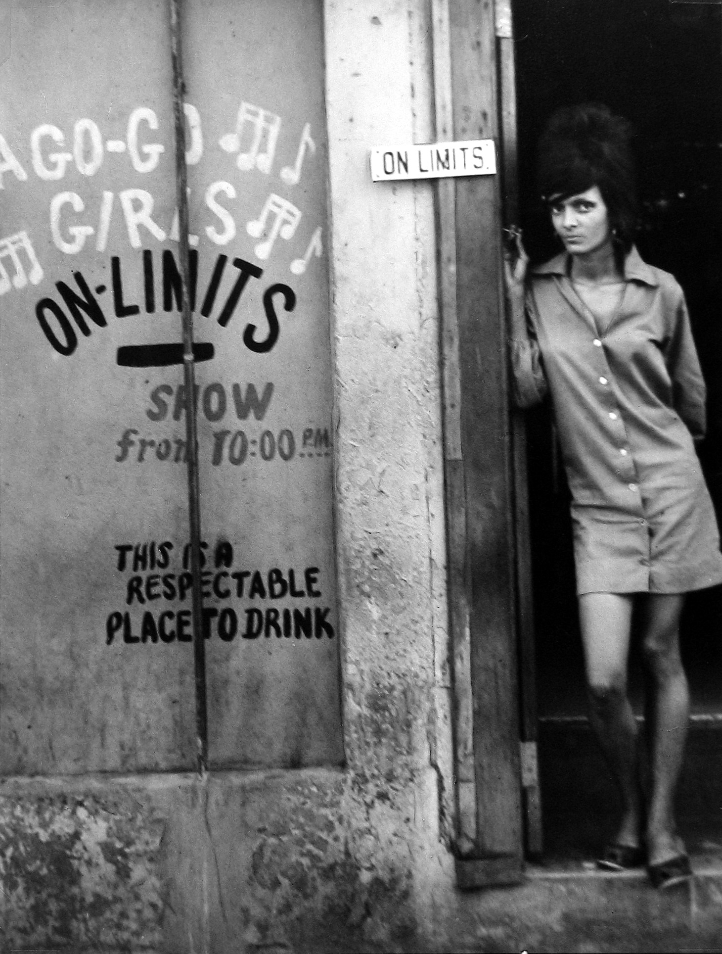 Leon Levinstein: Living in the Edge 2010 Howard Greenberg Gallery