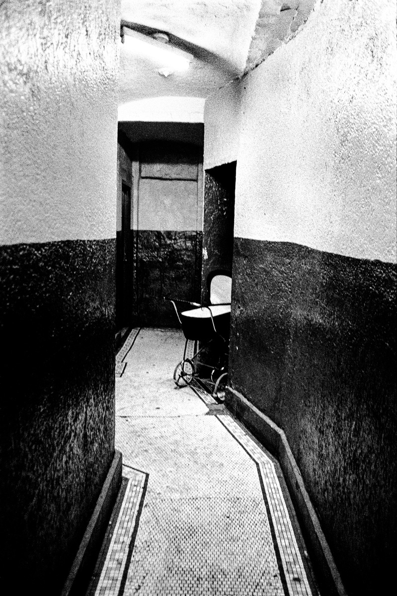 Ken Schles - INVISIBLE CITY / NIGHT WALK 1983-1989 - Howard Greenberg Gallery - 2015