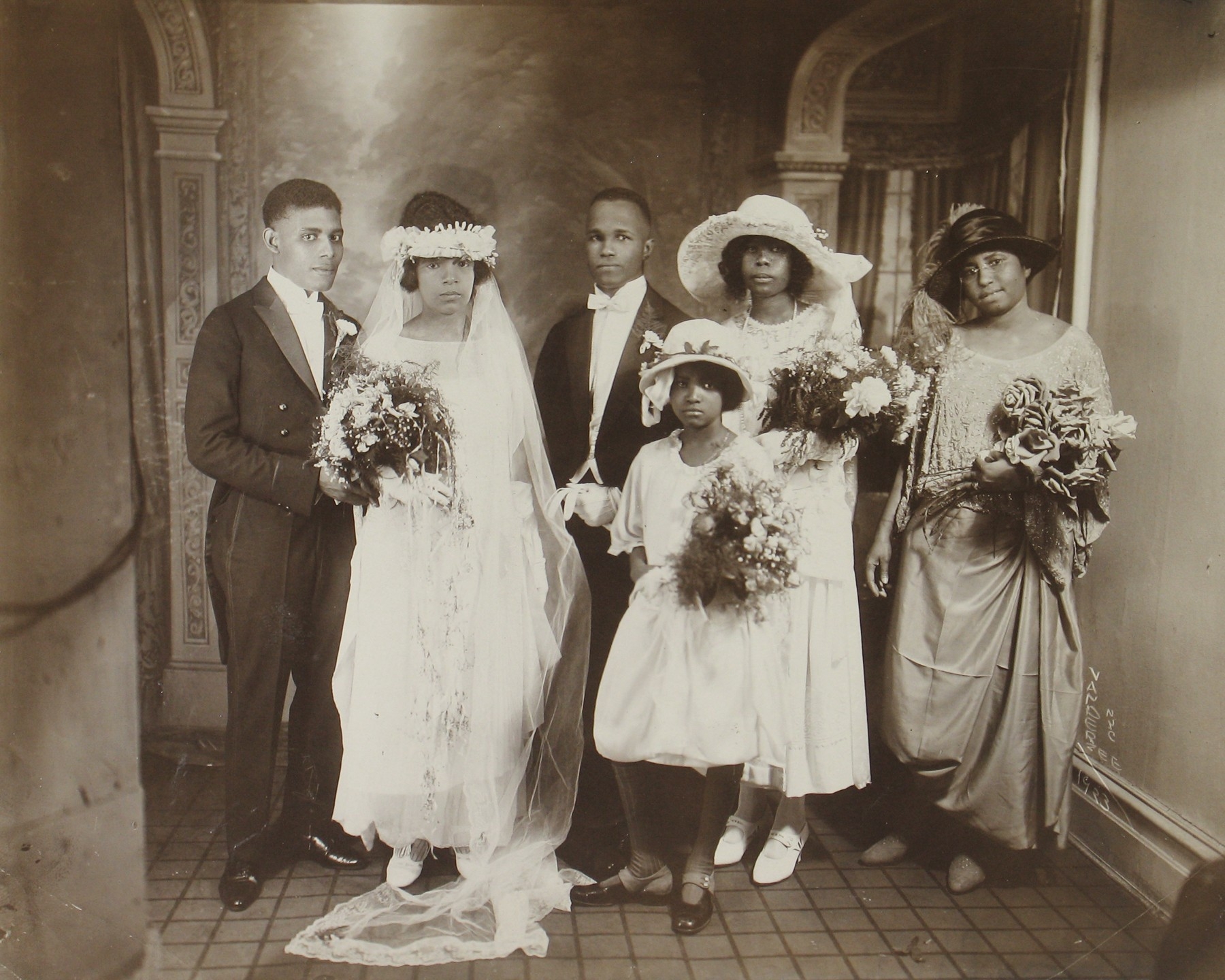 James Van Der Zee - Wedding Party, 1923 - Howard Greenberg Gallery - 2019