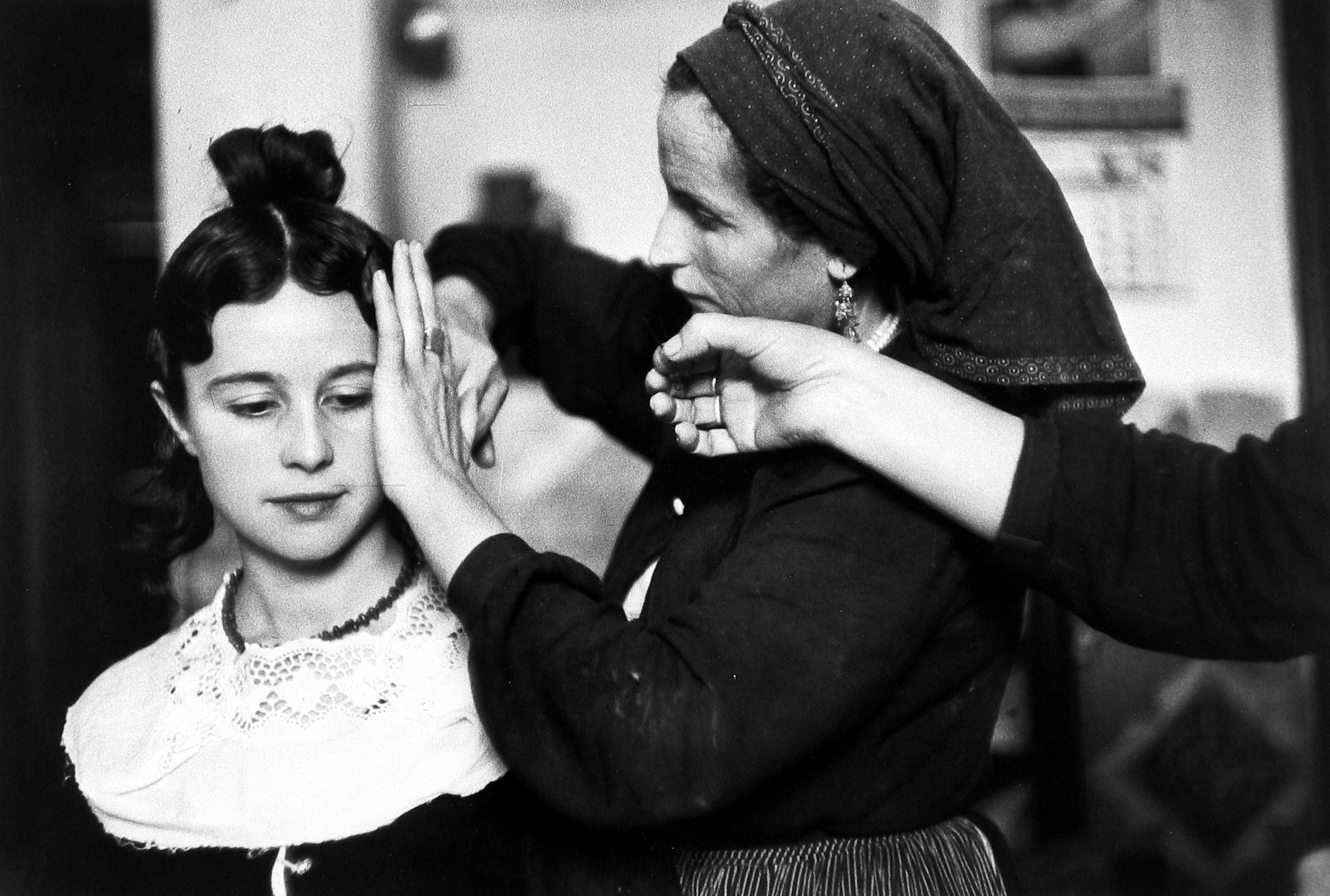 Right of Passage: Youth Culture from Mid-Century 2006 howard greenberg gallery