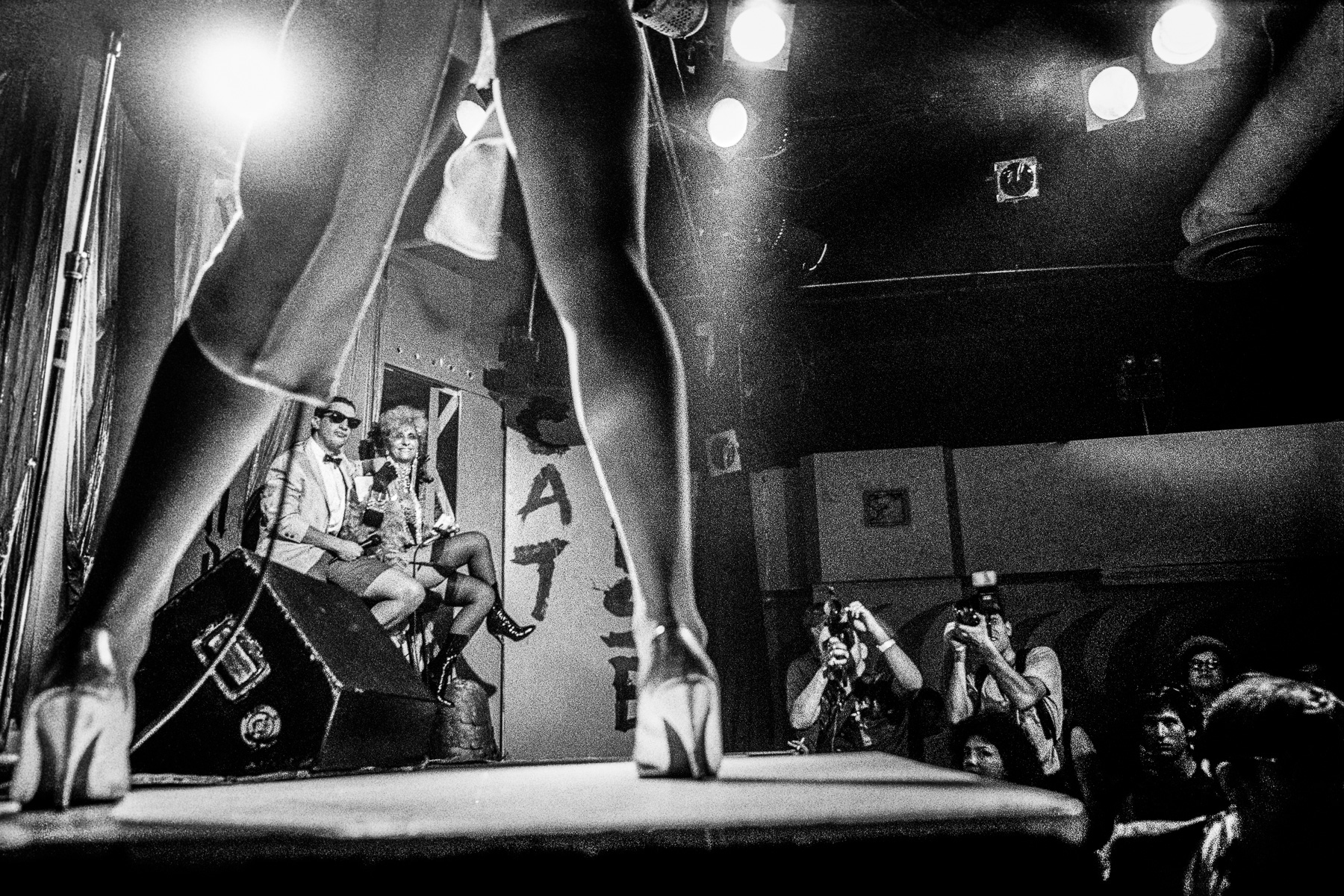 Ken Schles - INVISIBLE CITY / NIGHT WALK 1983-1989 - Howard Greenberg Gallery - 2015