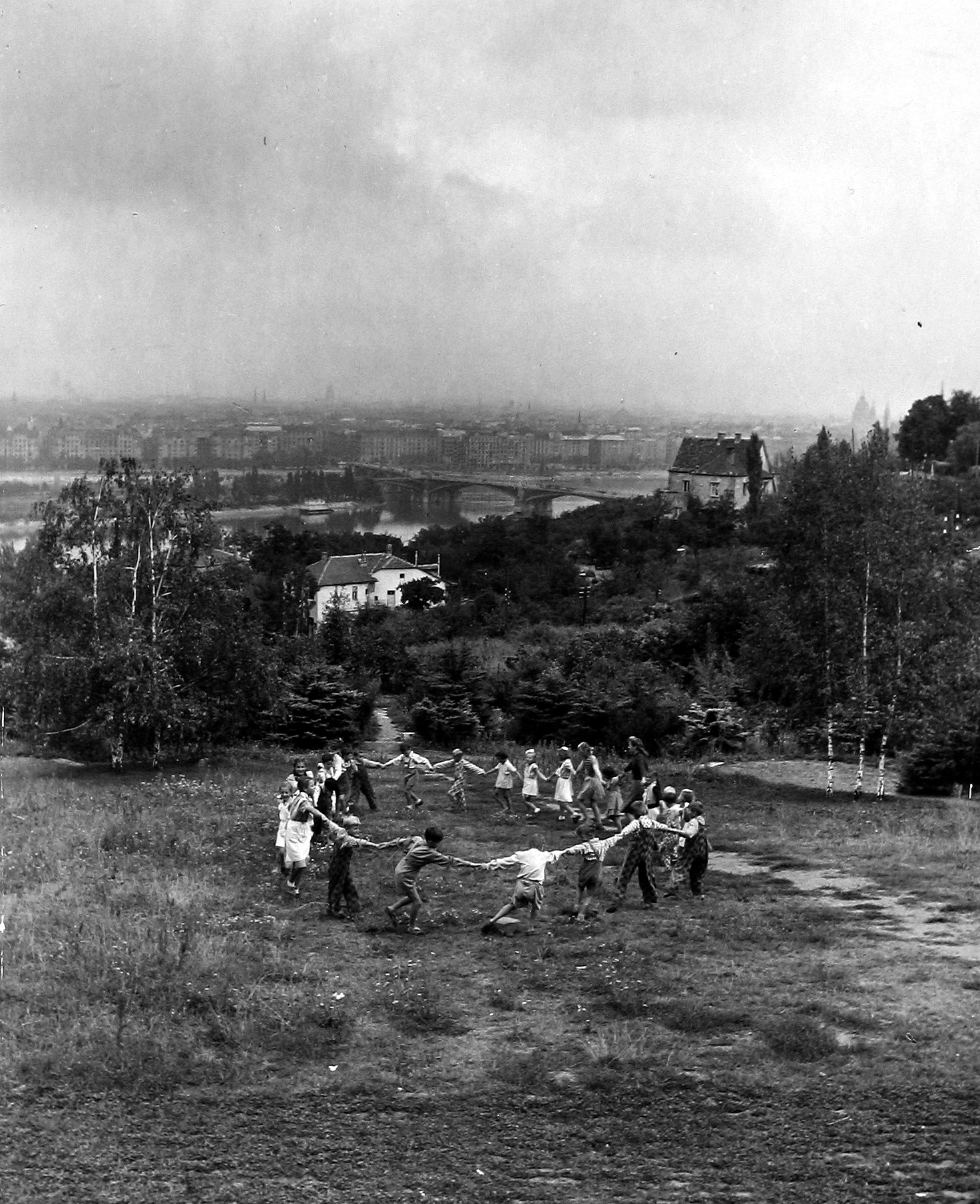 Circa 1947: The Founding of Magnum 2004 Howard Greenberg Gallery David "Chim" Seymour