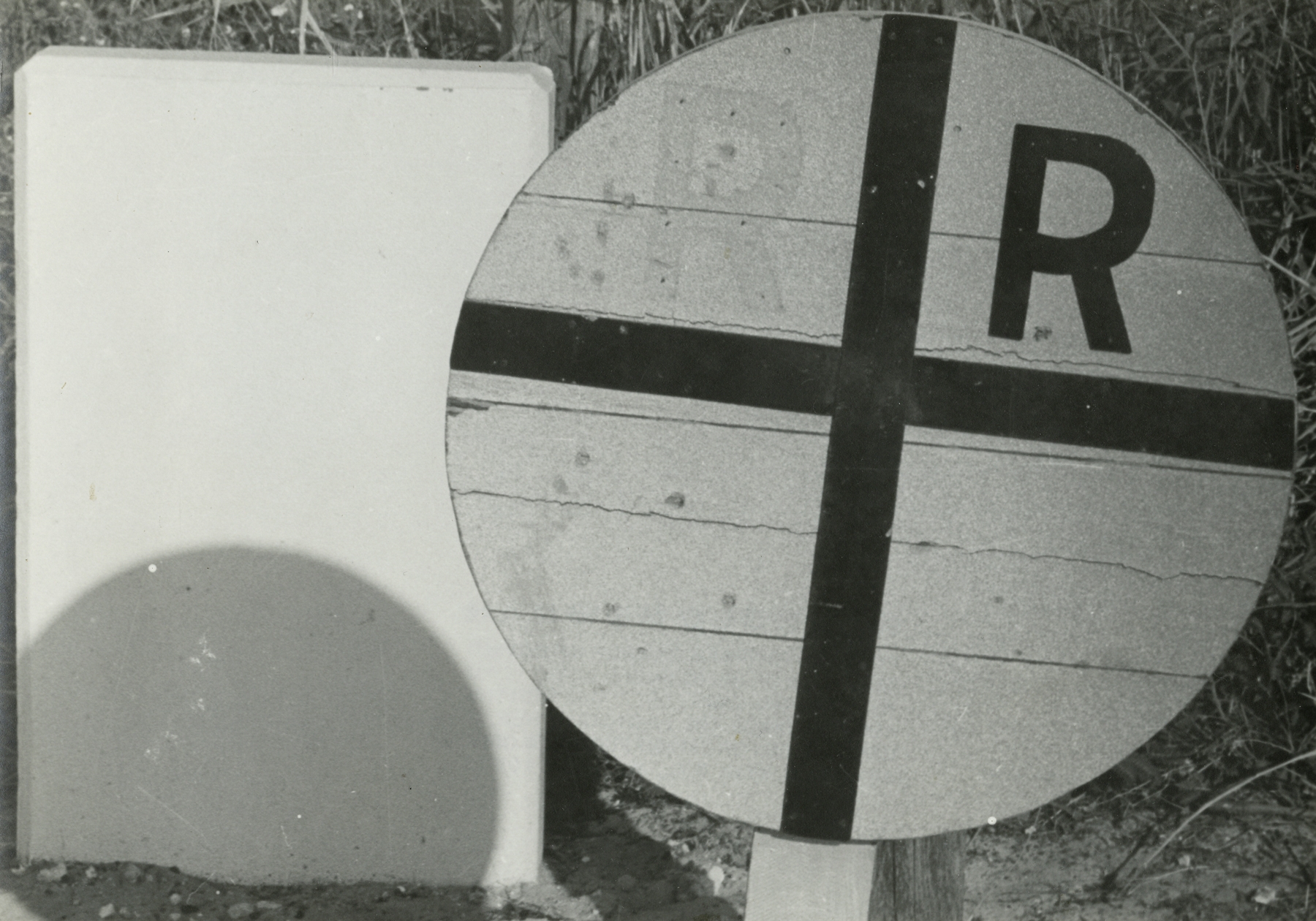 Arnold Newman - Railroad Sign, West Palm Beach, FL, 1941 - Howard Greenberg Gallery - 2018
