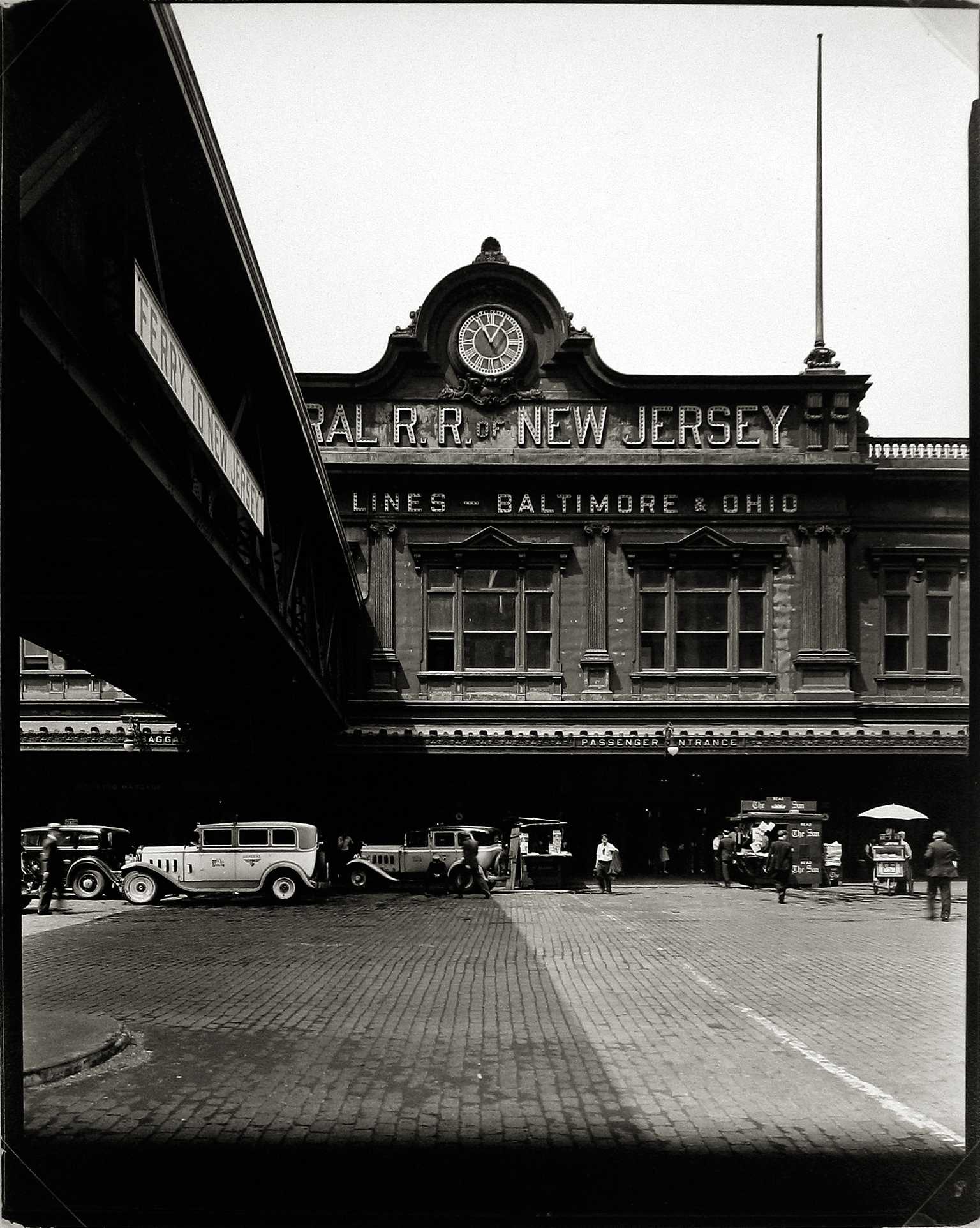 Walker Evans and His Early Circle 2004 Howard Greenberg Gallery