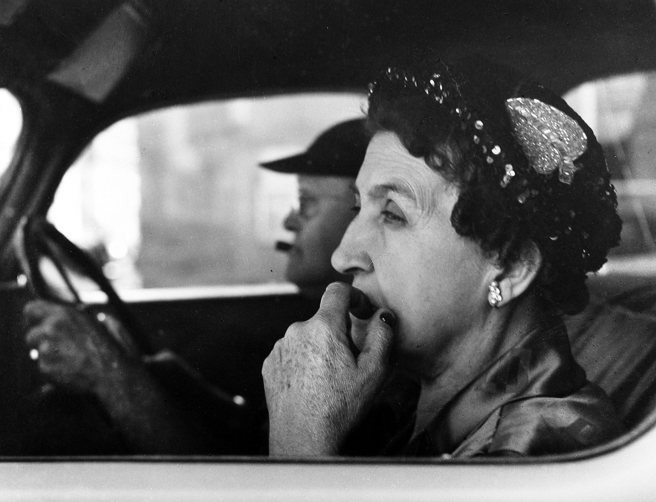 Leon Levinstein: Living in the Edge 2010 Howard Greenberg Gallery