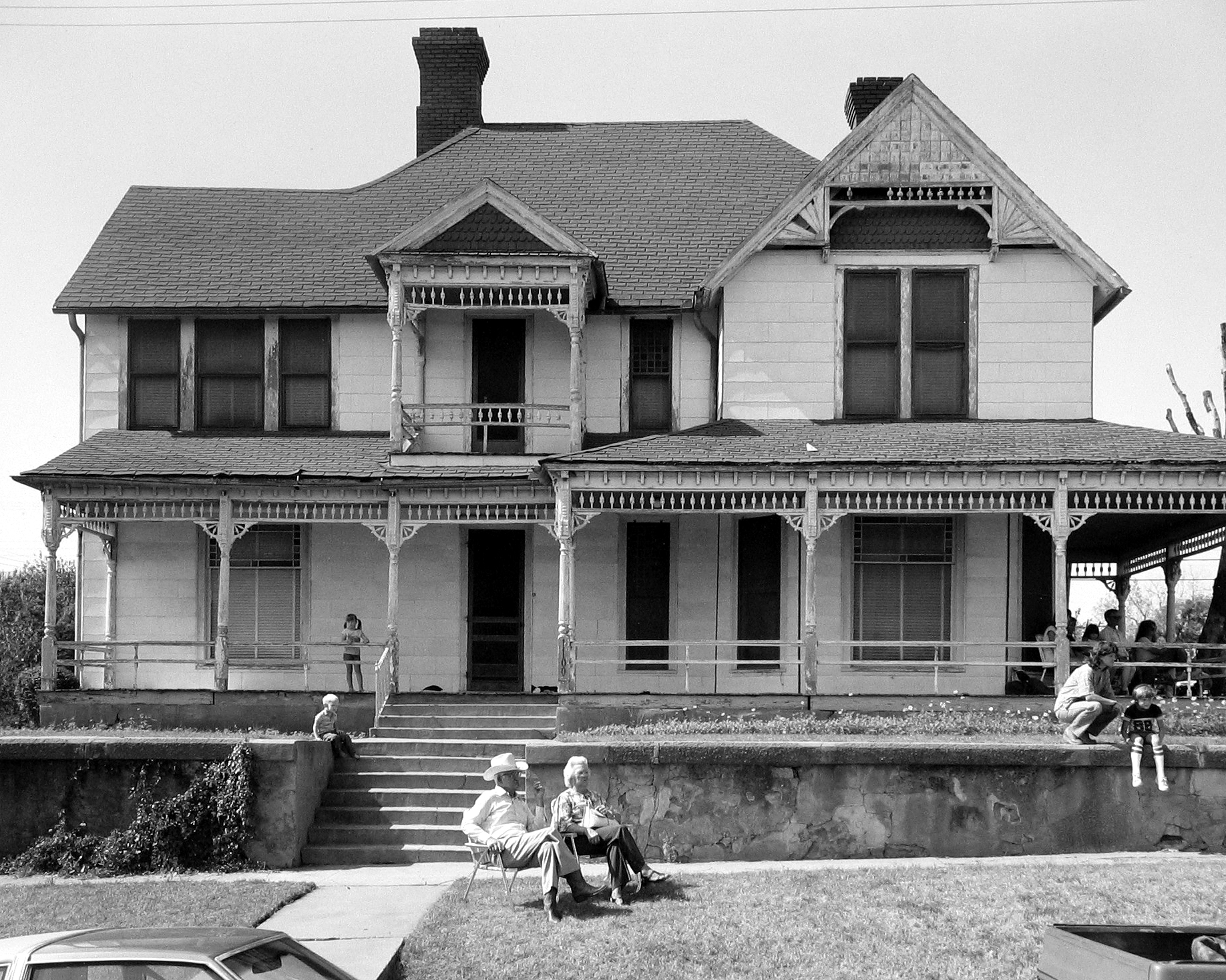 Frank Gohlke: Houses 2008 Howard Greenberg Gallery