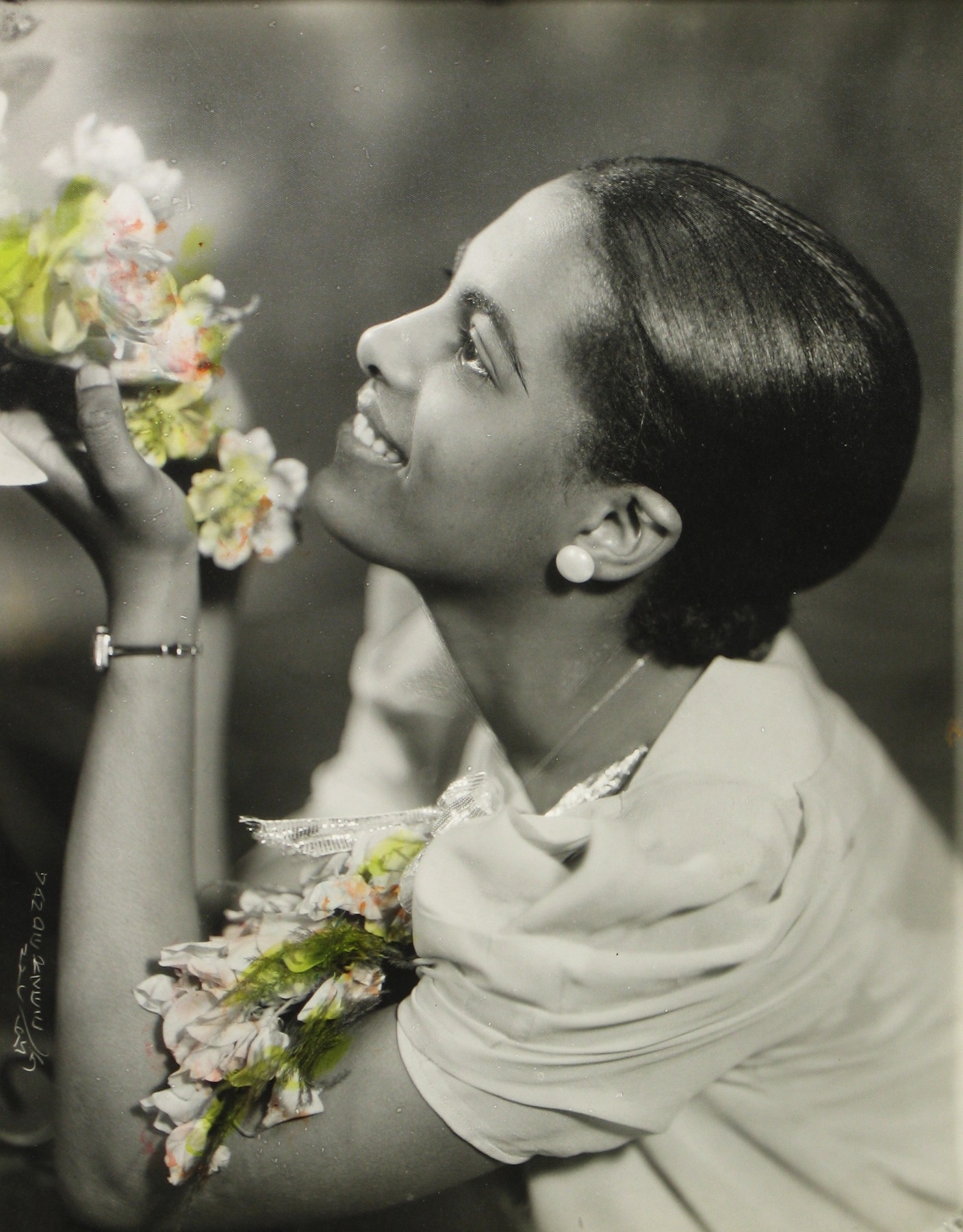 James Van Der Zee - Lady with Two Corsages, 1935 - Howard Greenberg Gallery - 2019