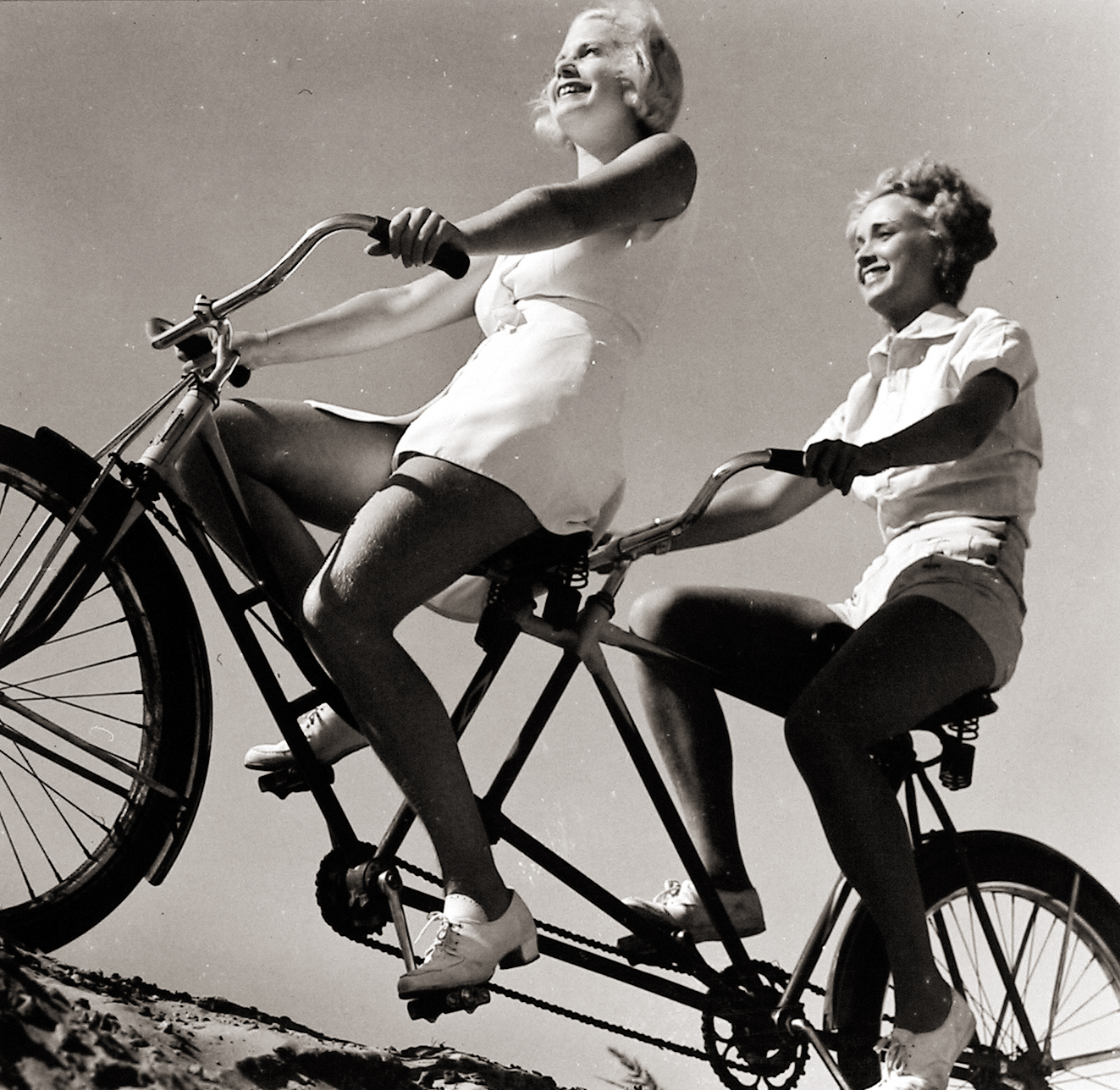 Right of Passage: Youth Culture from Mid-Century 2006 howard greenberg gallery