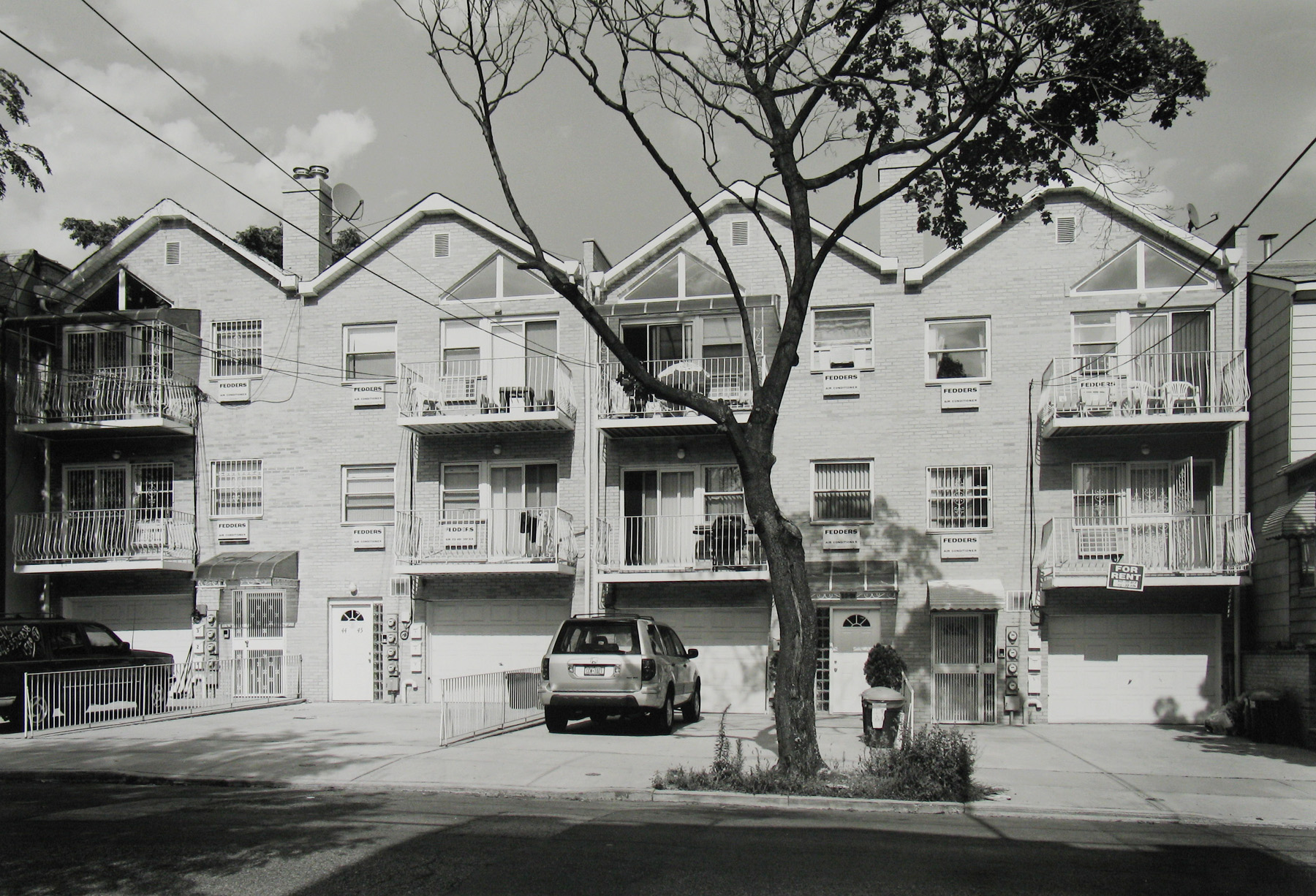 Frank Gohlke: Queens 2008 Howard Greenberg Gallery