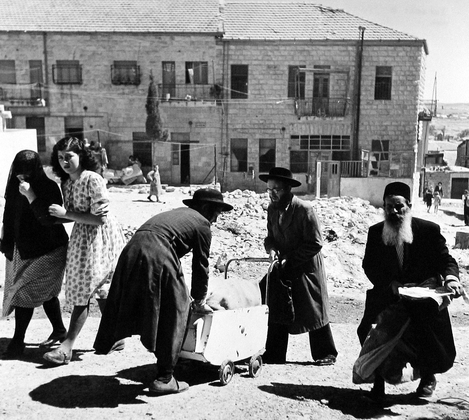 Circa 1947: The Founding of Magnum 2004 Howard Greenberg Gallery Robert Capa