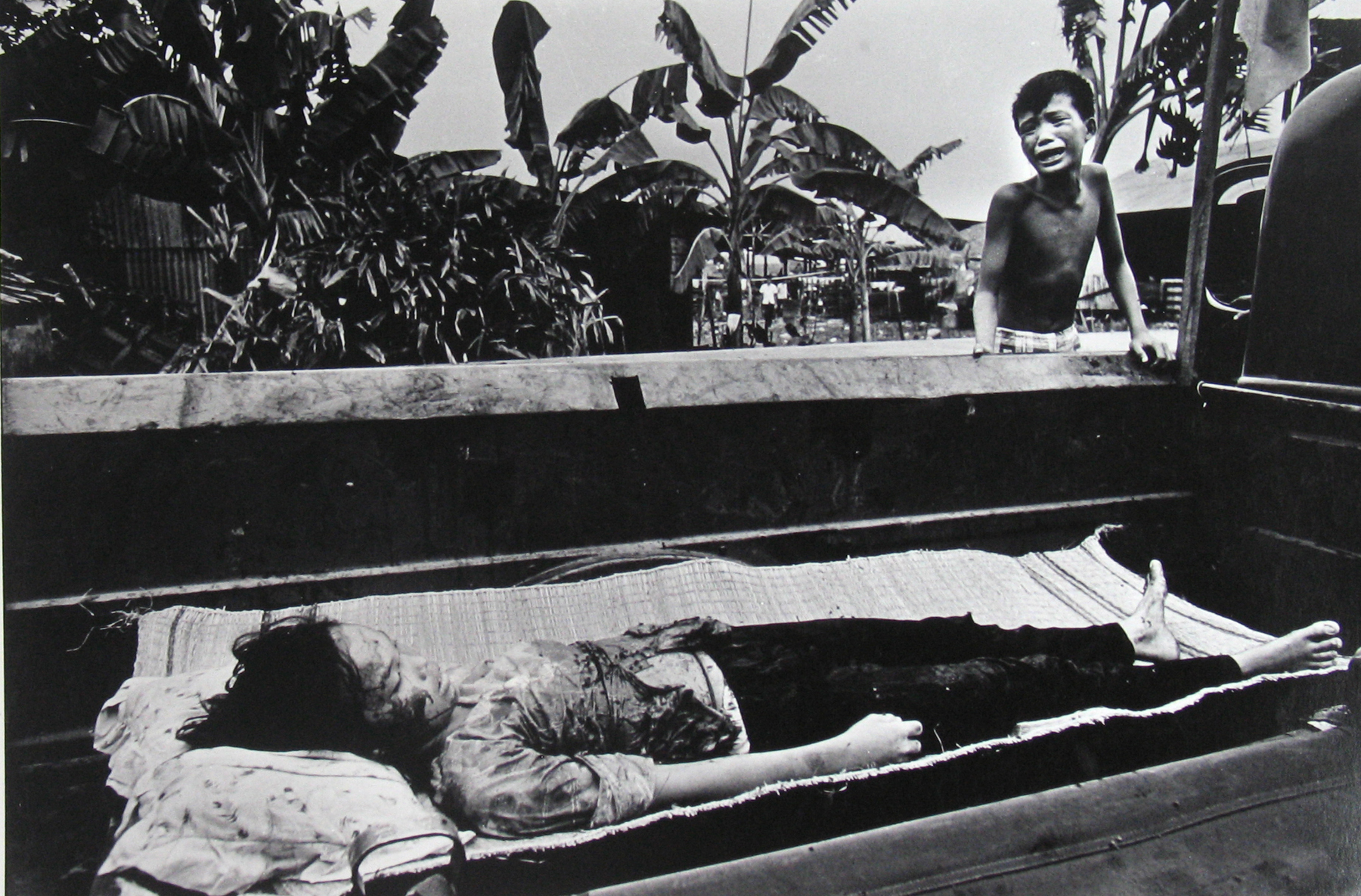 Philip Jones Griffiths: Maelstrom 2011 Howard Greenberg Gallery