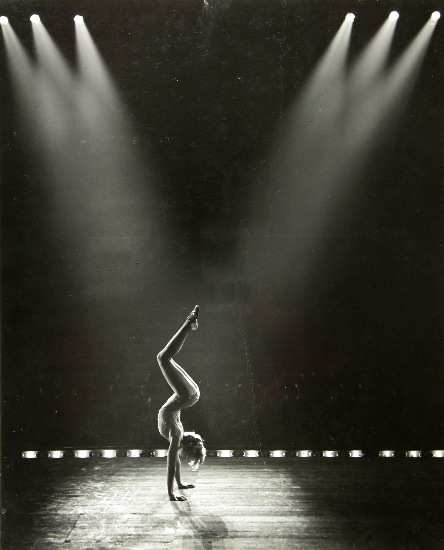 Martin Munkacsi: Vitality 2009 Howard Greenberg Gallery