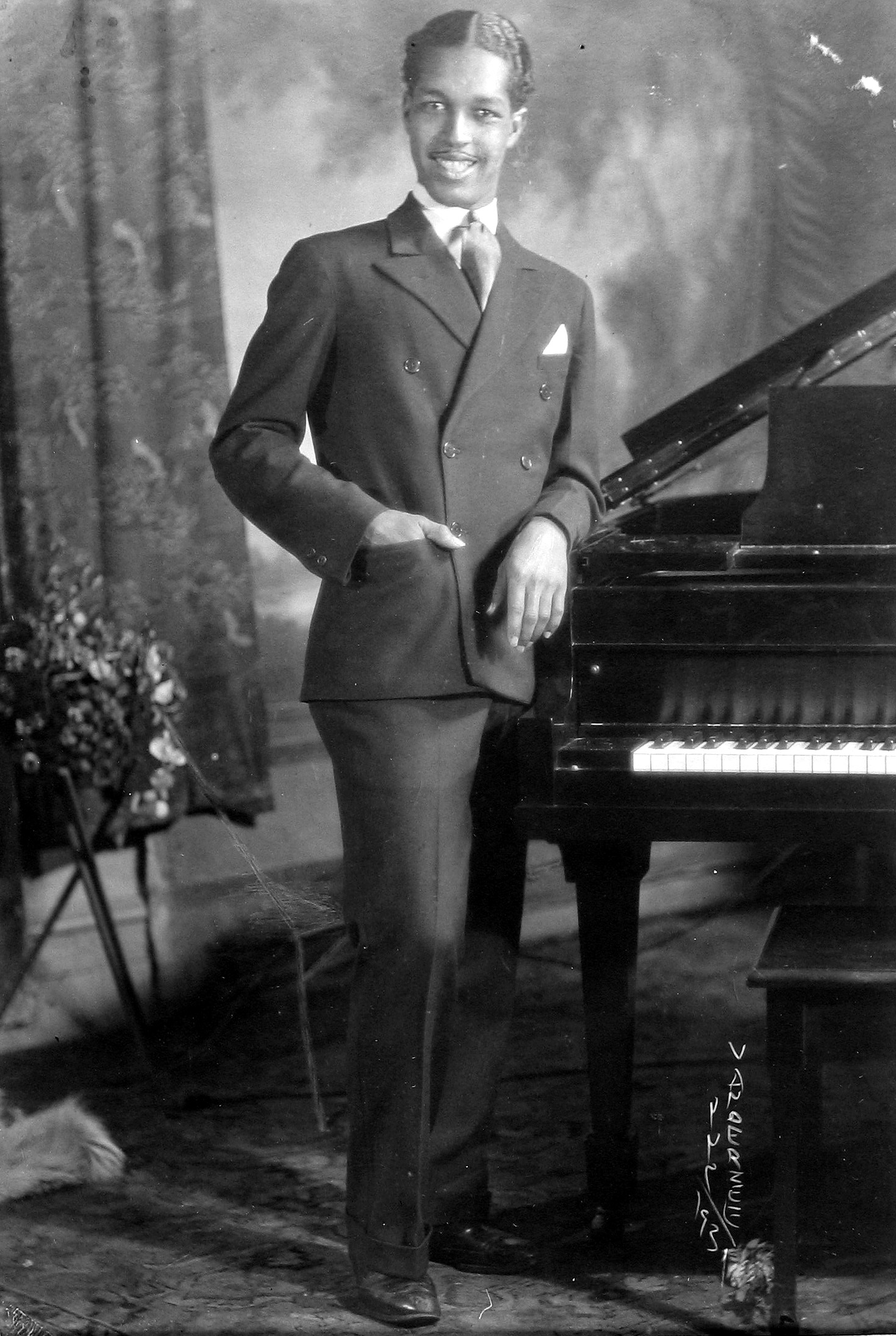 James Van der Zee - Untitled, 1931 - Howard Greenberg Gallery - 2019