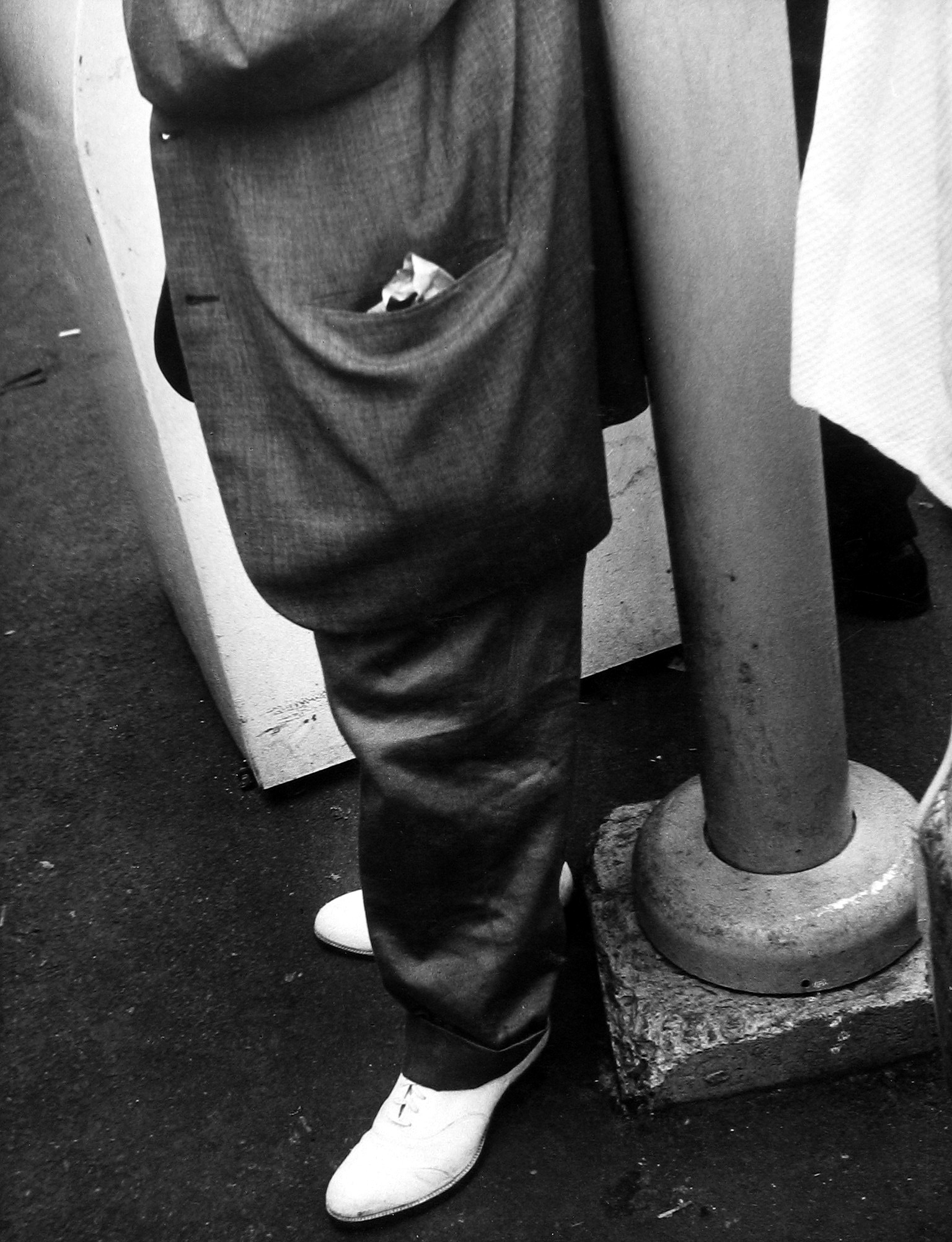 Leon Levinstein: Living in the Edge 2010 Howard Greenberg Gallery