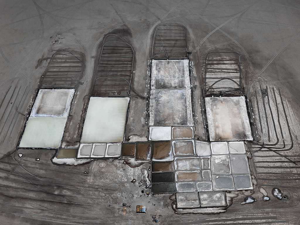 Edward Burtynsky - Salt Pans (2016) Howard Greenberg Gallery 2016