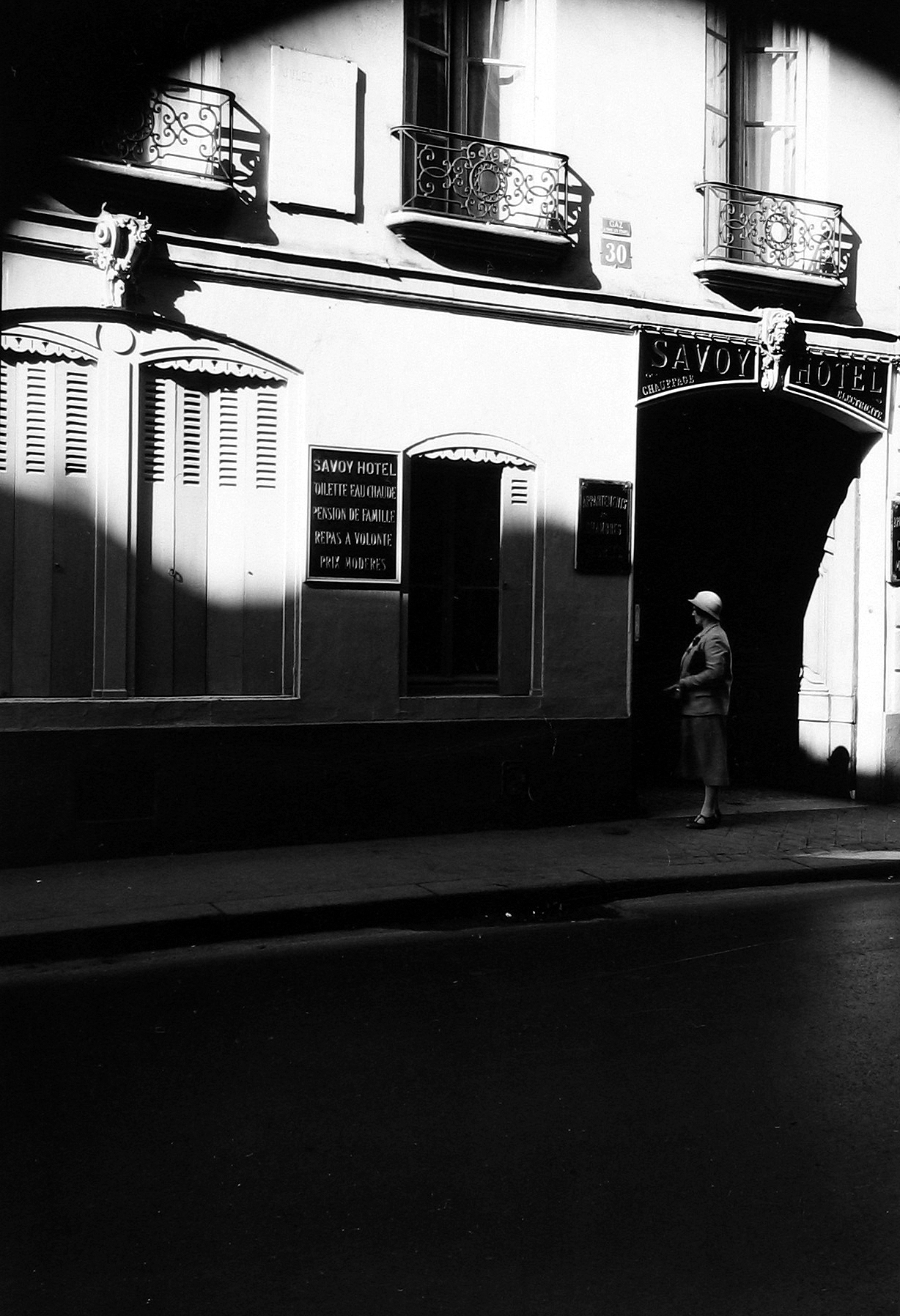 George Platt Lynes: Young Modernist c.1928 2005 howard greenberg gallery