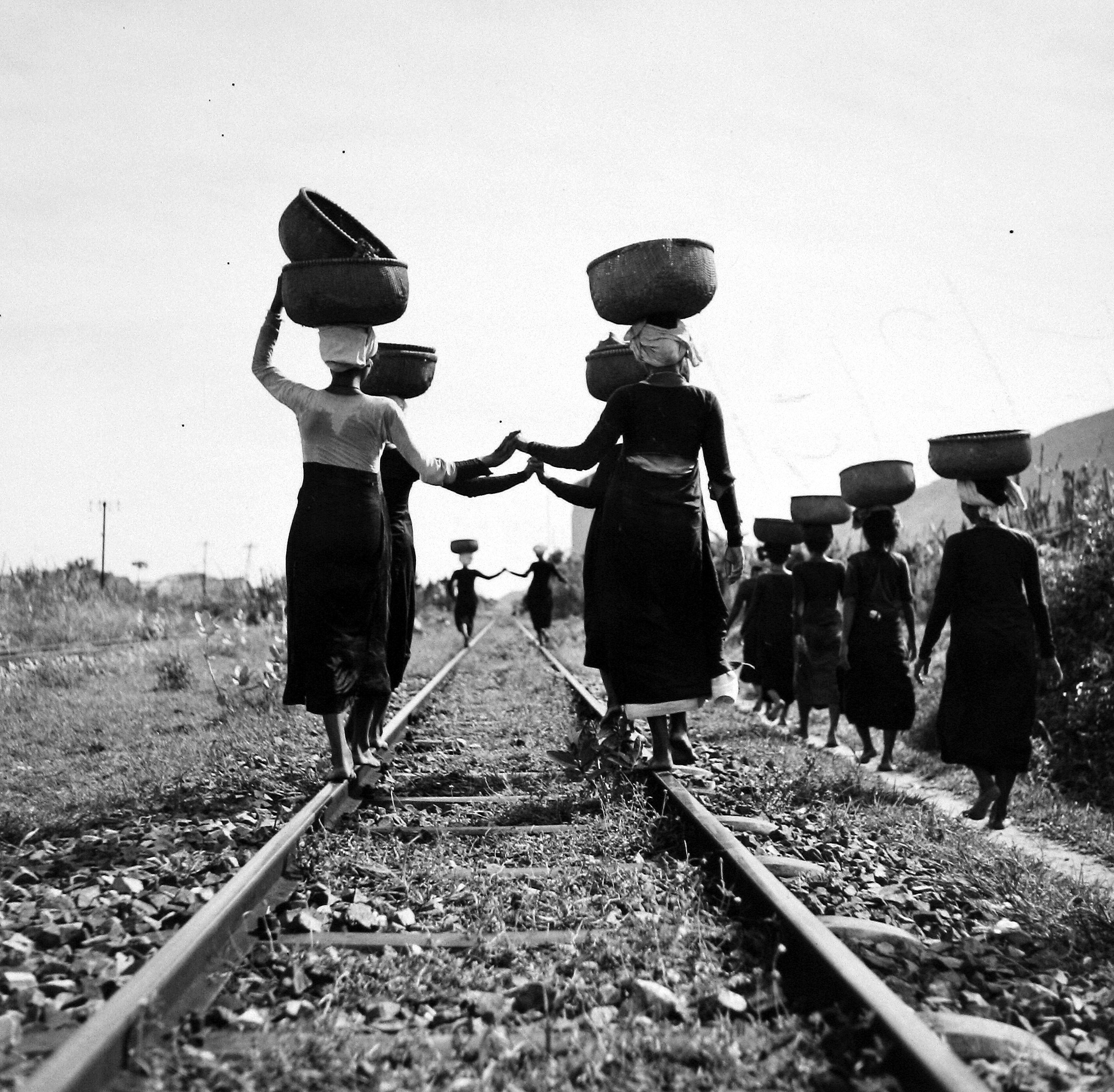 Sacred Sight: Photographs in India 2009 Howard Greenberg Gallery