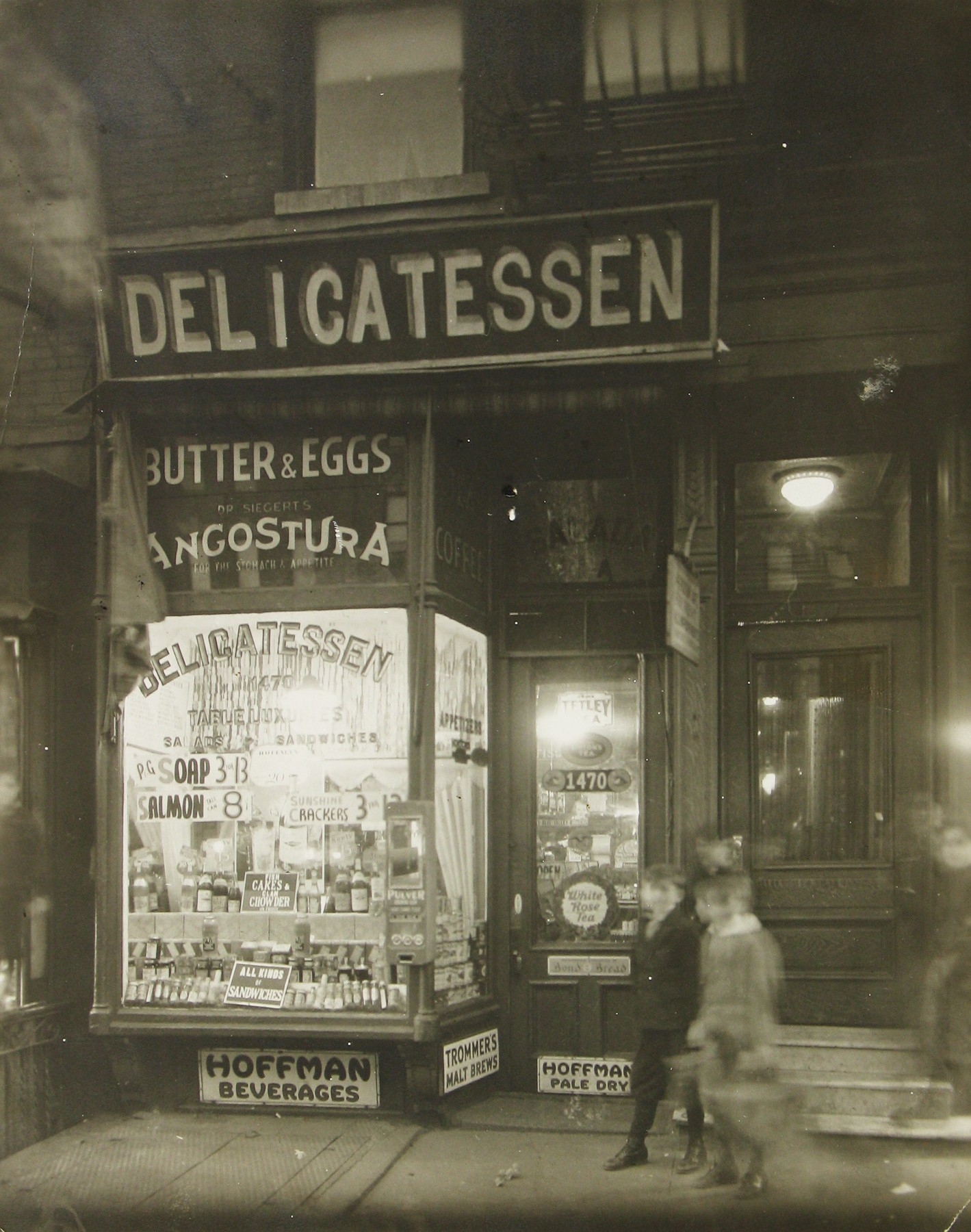 James Van Der Zee - Broadway Delicatessen, c.1925 - Howard Greenberg Gallery - 2019