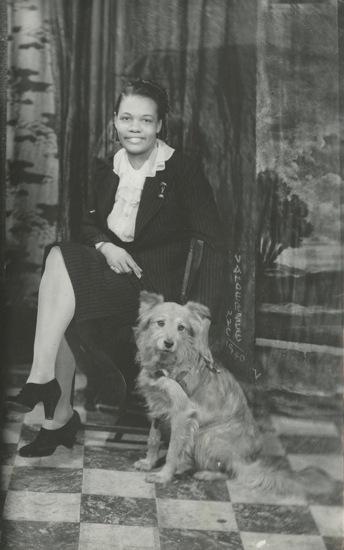 James Van Der Zee - Her Best Friend, 1940 - Howard Greenberg Gallery - 2019