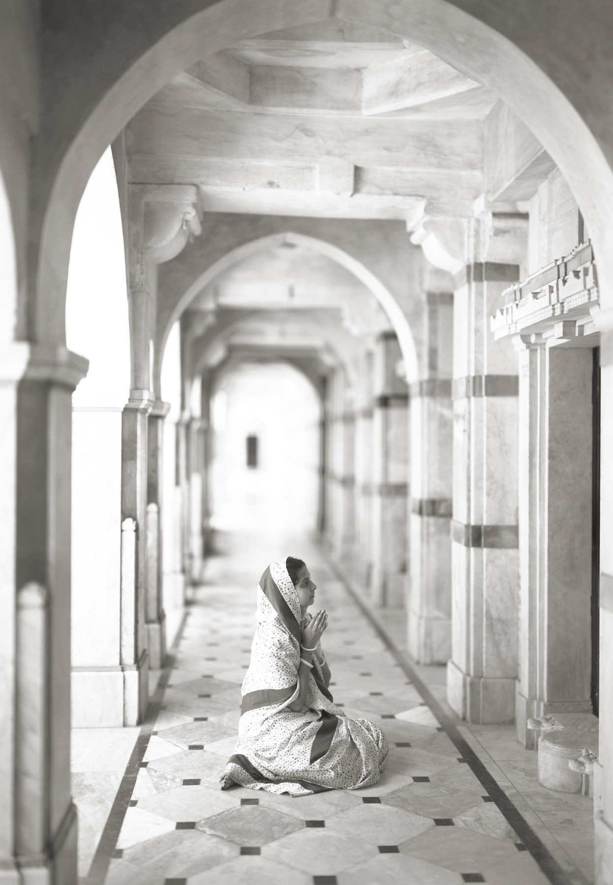Kenro Izu: India - Where Prayer Echoes, Main Gallery
