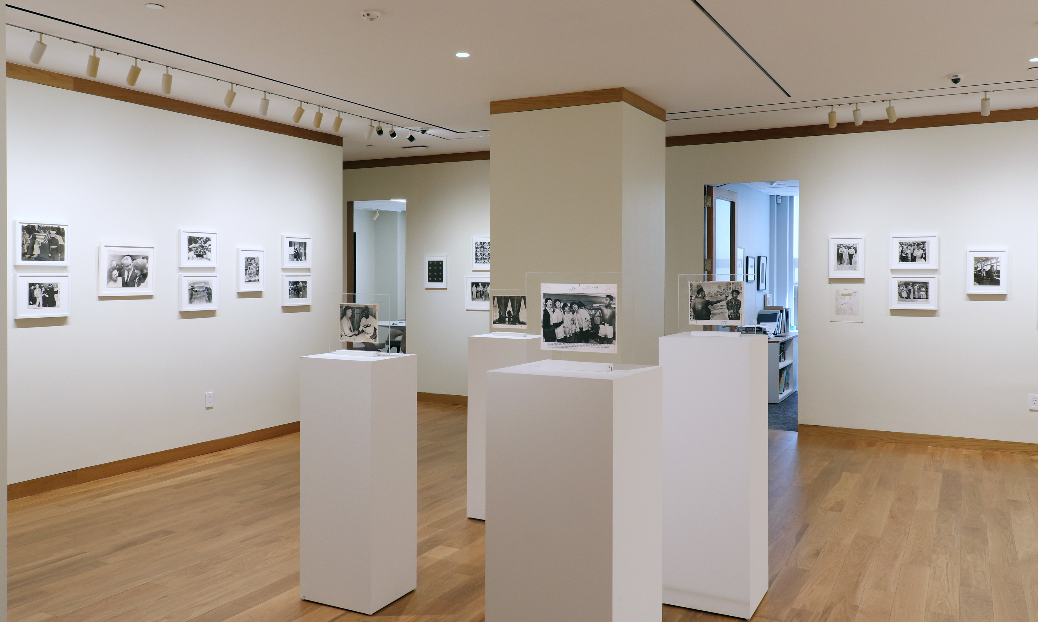 Howard Greenberg Gallery Extra Extra installation view