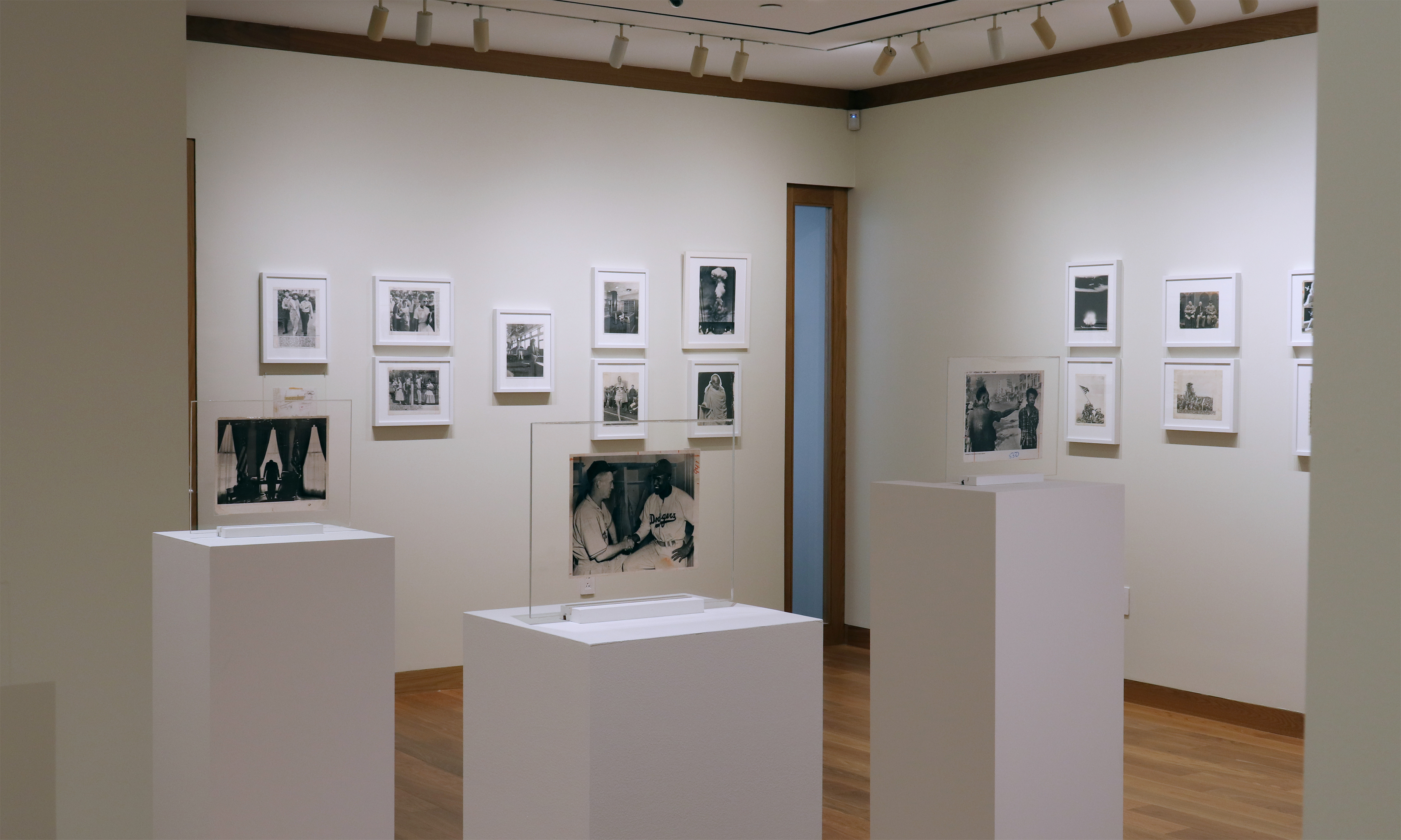 Howard Greenberg Gallery Extra Extra installation view