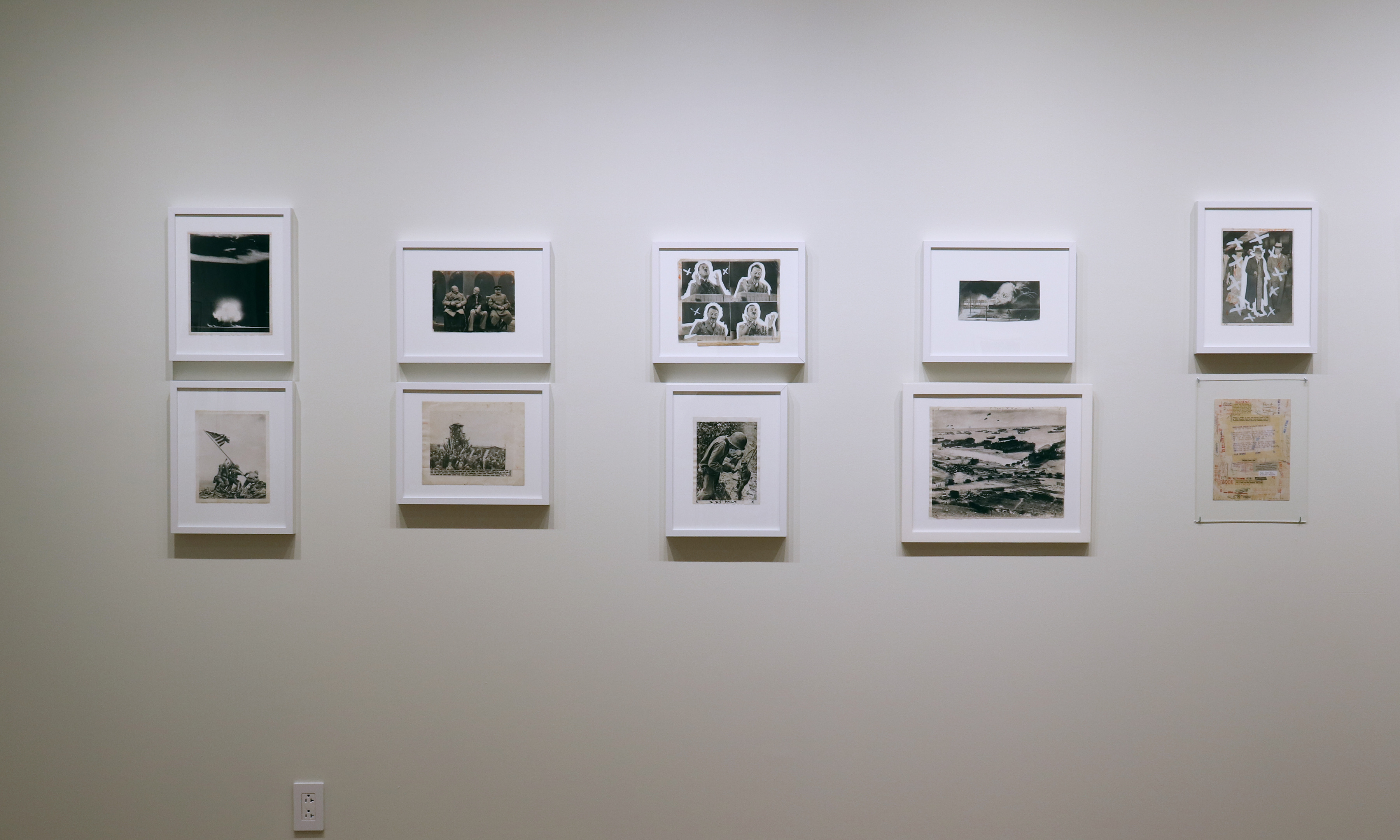 Howard Greenberg Gallery Extra Extra installation view