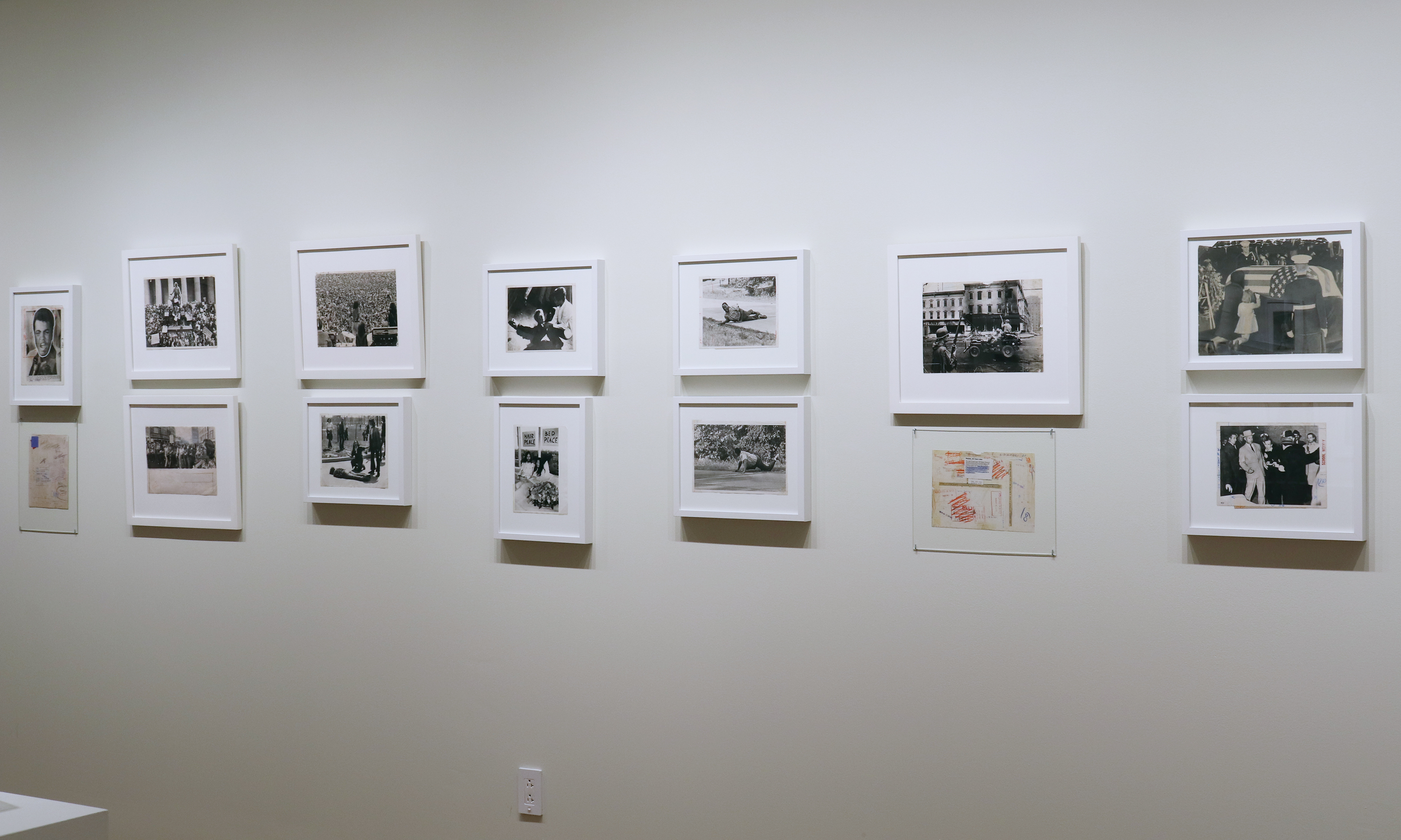 Howard Greenberg Gallery Extra Extra installation view