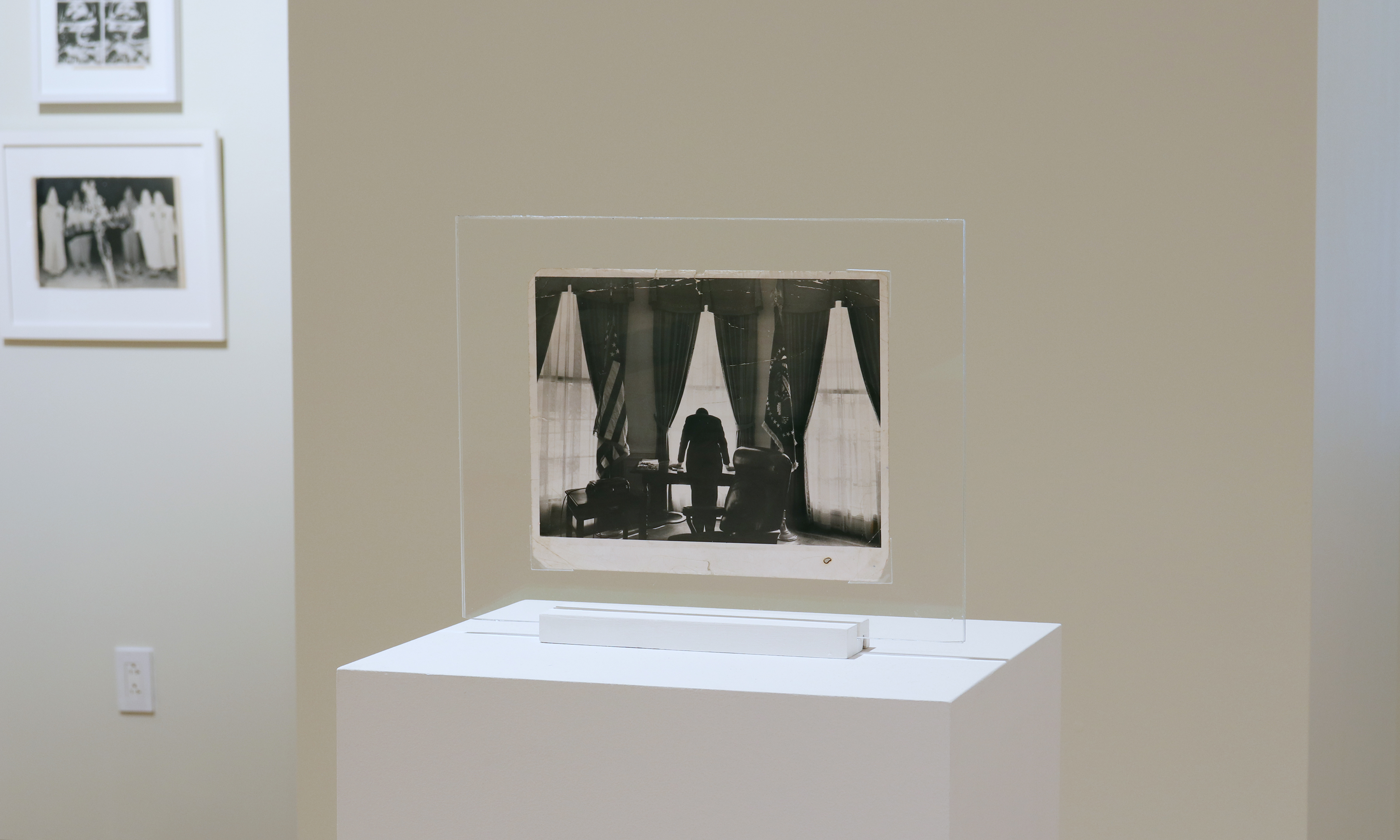 Howard Greenberg Gallery Extra Extra installation view