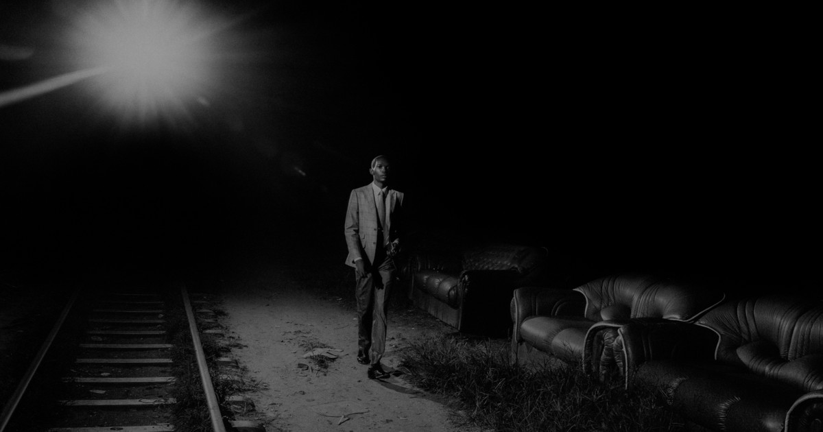 Alex Majoli SKĒNĒ Review in Photograph Magazine